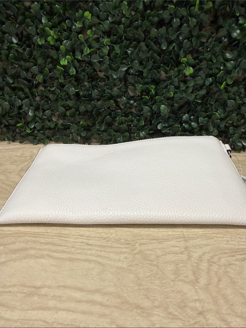 MICHAEL KORS JET SET TRAVEL PEBBLED LEATHER WRISTLET IN WHITE - Picture 4 of 6